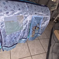 Toddler canopy bed