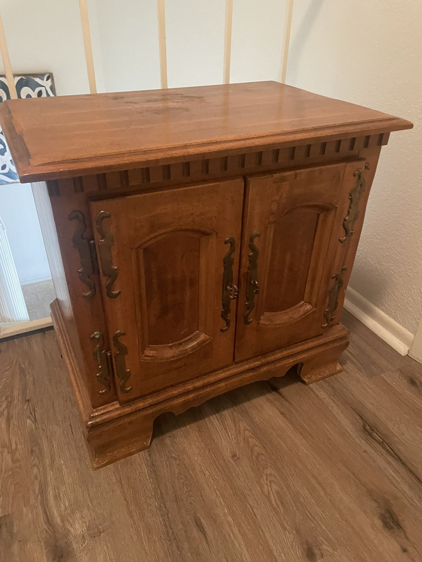 Oak End Table/ Night stand