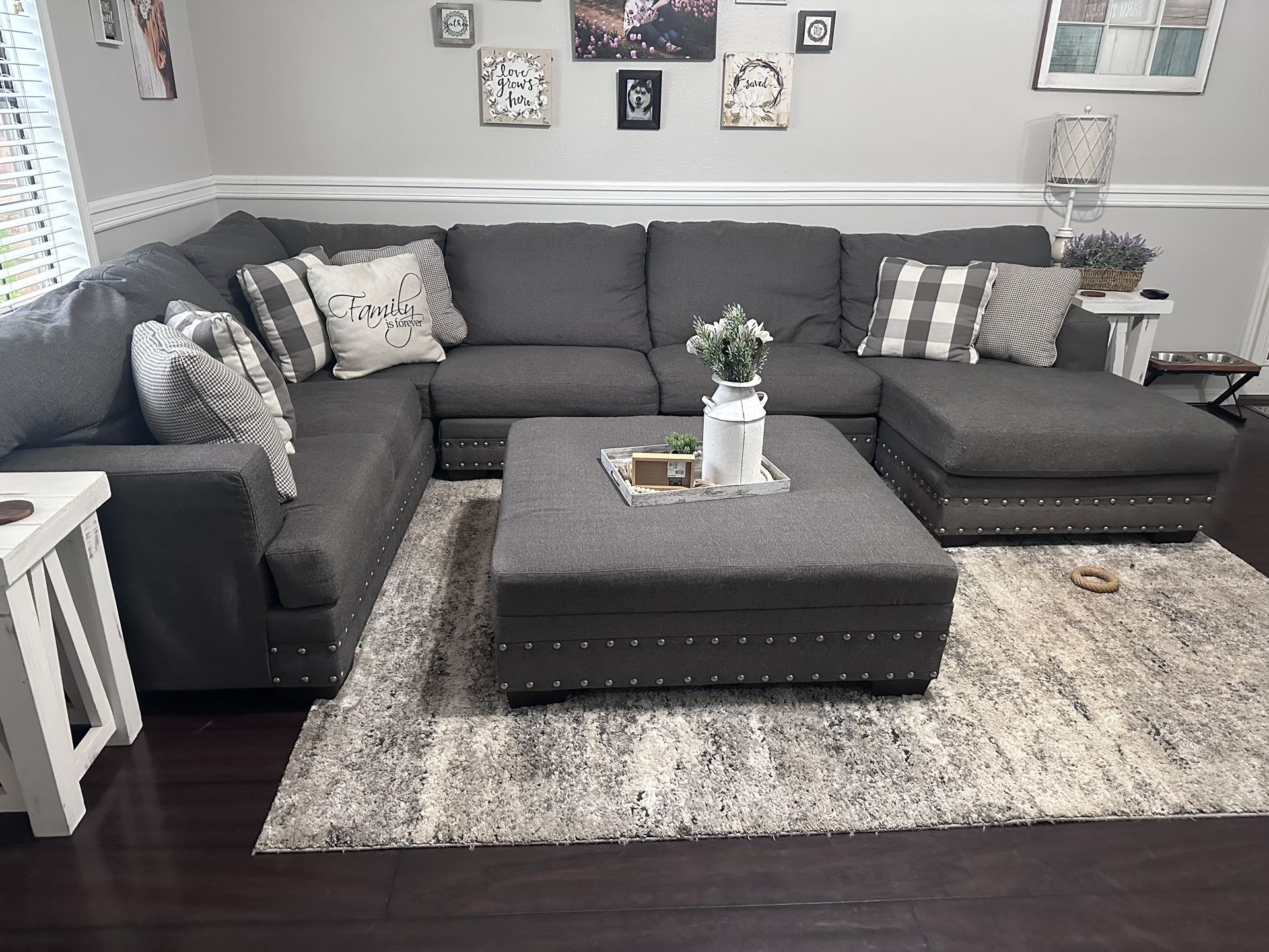 Large Gray Sectional W/ Ottoman