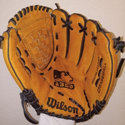 WILSON KIDS BASEBALL GLOVE 11" LHT...USED GOOD CONDITION 