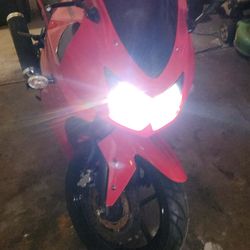 2010 KAWASAKI NINJA 250CC 8K MILES