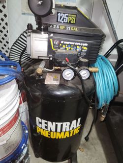 Central Pneumatic 21 Gallon 2.5HP 125 PSI Air Compressor Vertical Tank Used