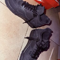 Black Cat 4s Barley Worn Size 5.5 Y