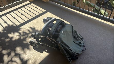 Joie Baby Stroller – Very Good Condition