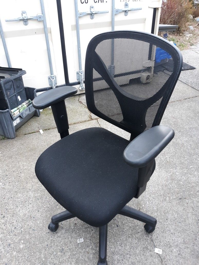 NICE QUALITY OFFICE DESK CHAIR BLACK MESH PADDED SEAT FULLY ADJUSTABLE