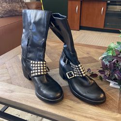 Women’s Mid Size Boots 