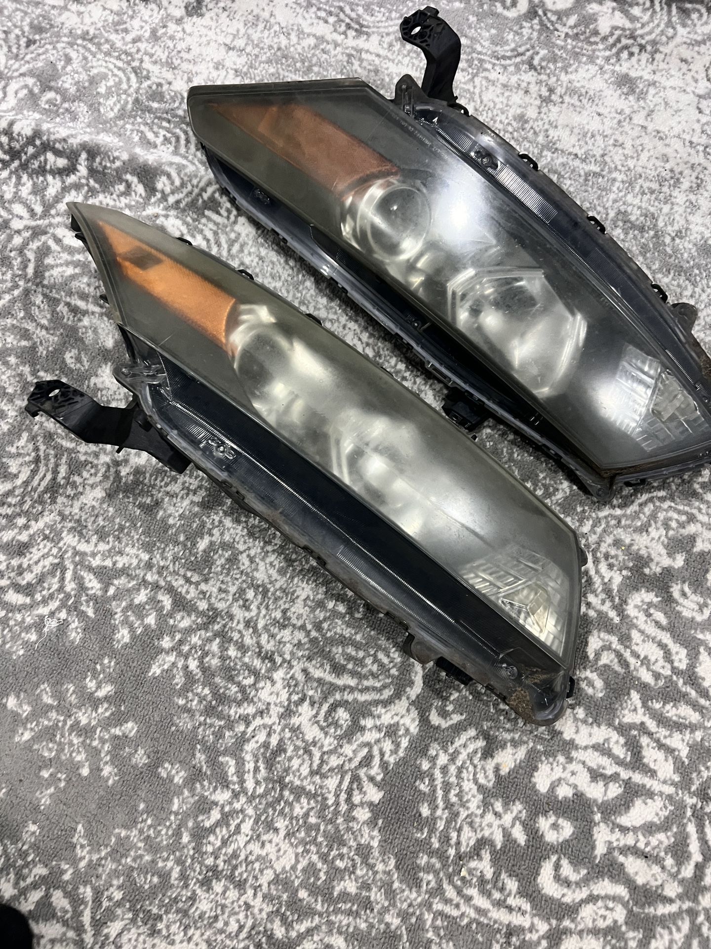 Original 2011 Honda Accord OEM Headlight Assembly- Good Condition, Pair Available.