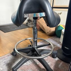 Black Rolling Saddle Seat Chair – Good Condition