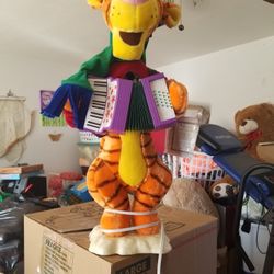 Disney *RARE* Tigger Animated With Accordion