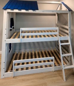 Wood Bunk Bed and two mattresses ( Twin)