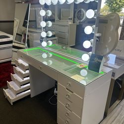 White Makeup Vanity Set