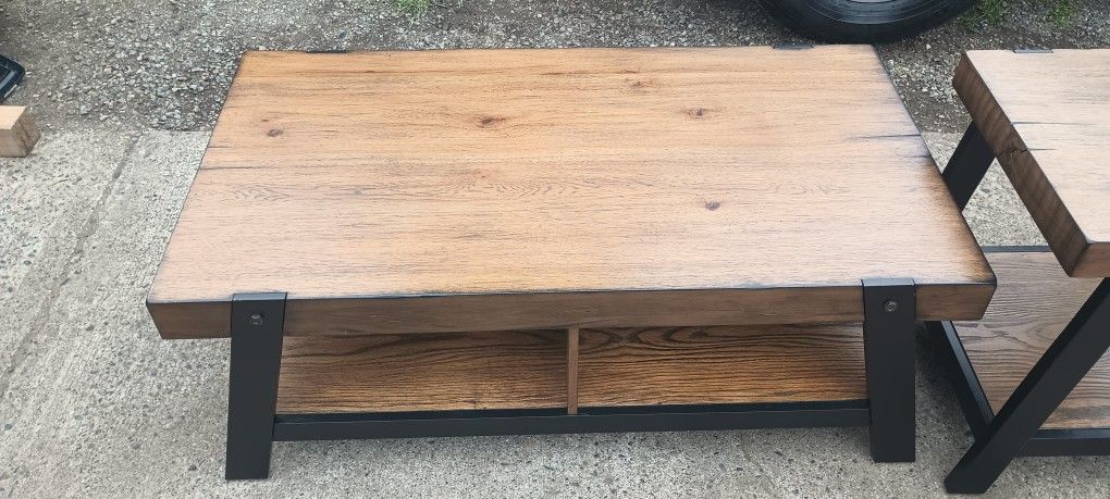 Coffee Table. Almost New.