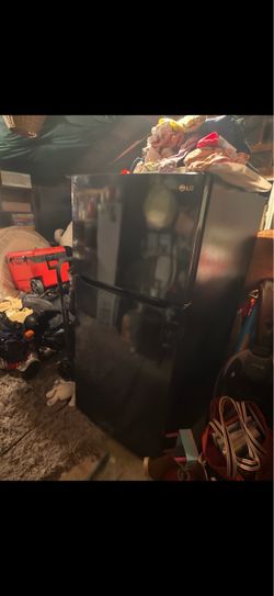 LG Black Top-Freezer Refrigerator