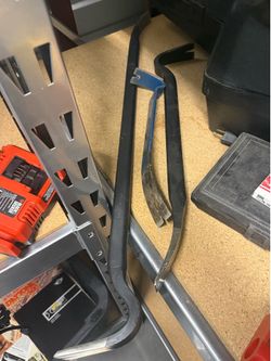 3 different sizes of crowbars