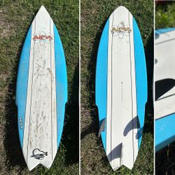 Epoxy Ben Aipa surfboard with Aipa FCS fins
