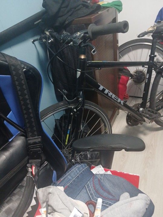 Trek Seven.two Hybrid Bike
