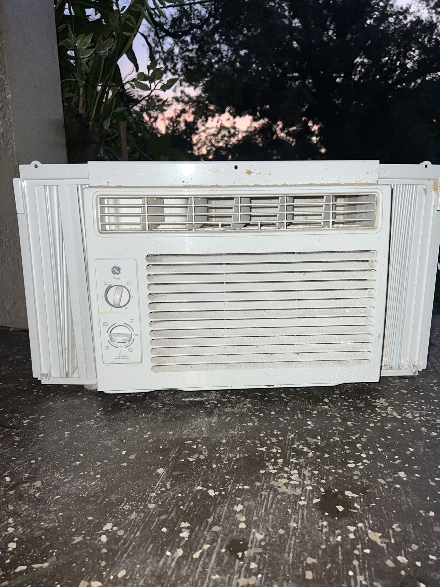 Window AC Unit! Works Great!