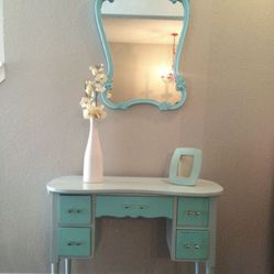 Dressing table