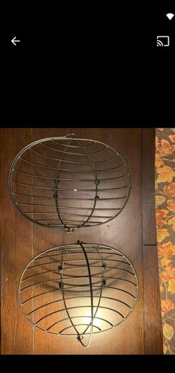 Set iron baskets