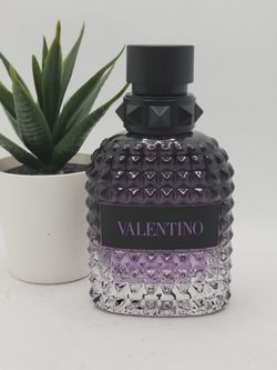 Valentino
 
Uomo Born in Roma Purple Melancholia Eau de Toilette

1.7 fl  (DAMAGED BOX)