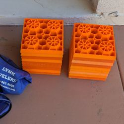 2 Sets Lynxs RV Levelers. 