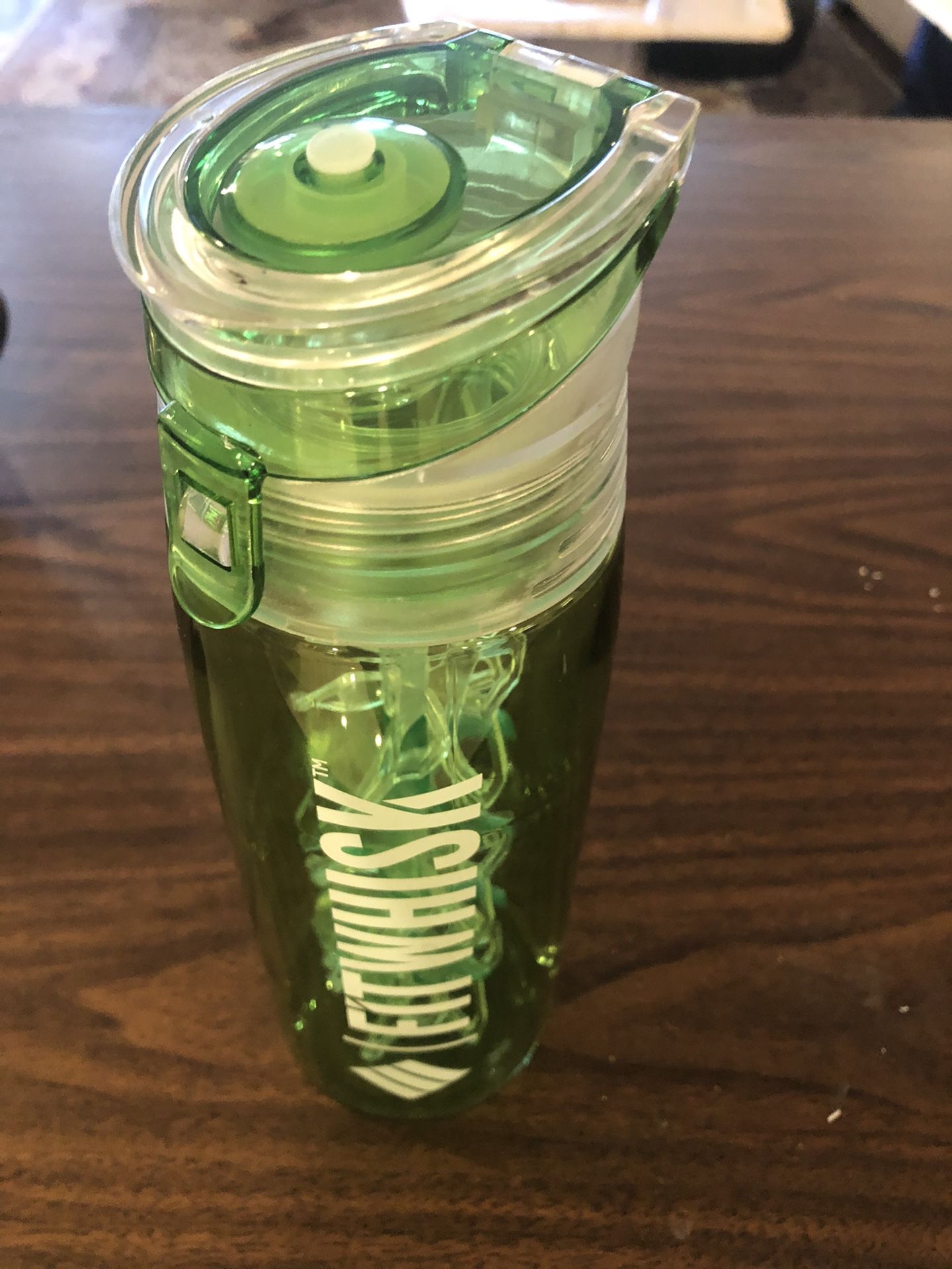FitWHISK blender / shaker protein green bottle 22oz.