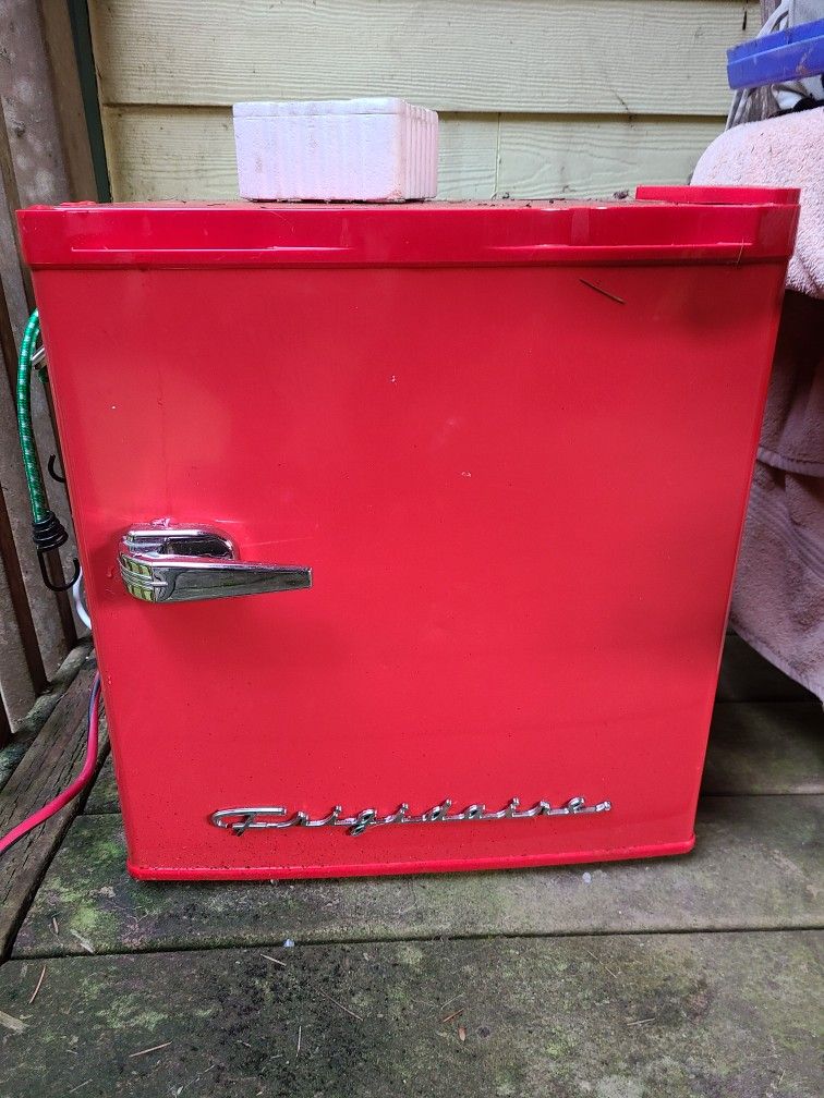 Frigidaire Outdoor Mini fridge/Freezer