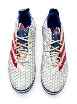 Soccer shoes