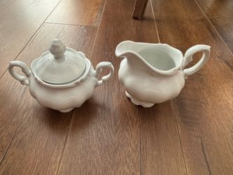 White Porcelain Sugar Bowl and Creamer Set