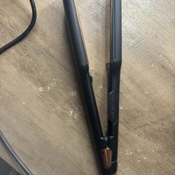 Black Foxy Bay Straightener for Sale in Fresno CA OfferUp