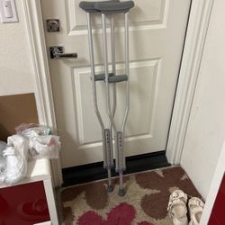 Medline Aluminum Crutches for Kids, Adults & Seniors, Walking Aid, 300 LB Weight Capacity,1 Pair, Fitting 5'2" - 5'10"