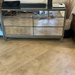 Dresser 8 Mirror Drawer 