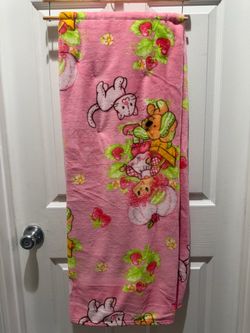 Strawberry shortcake, throw blanket Pink Kids Fleece Blanket