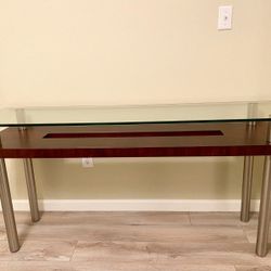 Console table. Excellent condition! Modern design