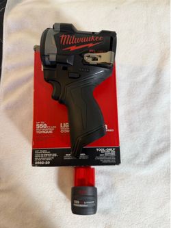 Milwaukee M12 FUEL 12V Lithium-Ion Brushless Cordless Stubby 3/8 in. Impact Wrench & 2.5 Battery