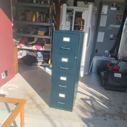 Nice..clean 4 Drawer File Cabinet With  Lock W Key