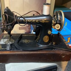 Singer Sewing Machine 