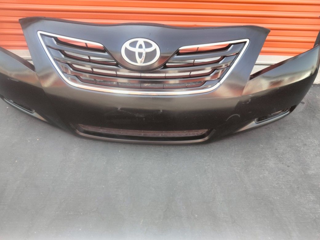2010-2012 Toyota Camry Complete Front Bumper With All Accessories OEM.