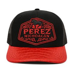 Working on something new 👀
Custom family-name piteado patches coming soon — each one matched with real or exotic-style leather. 🐊🐂