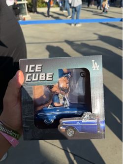ice cube bobble head
