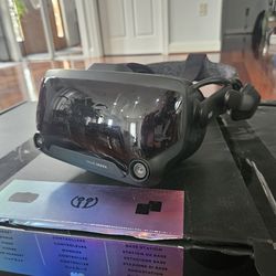Valve Index VR Kit (Headset, Controllers, Base Stations)
