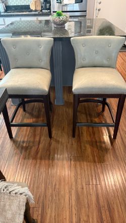 Set of 2  center island stools