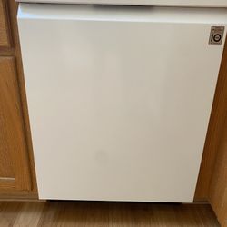 LG 24 in. Stainless Steel Front Control Built-In Dishwasher with Stainless Steel Tub, Quadwash, Dynamic Dry, ADA, 48 dBA