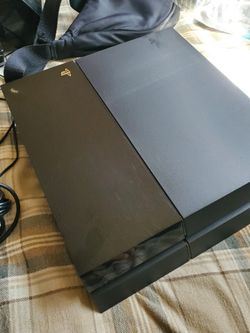 Playstation 4 & 2 games & 3 Controller's