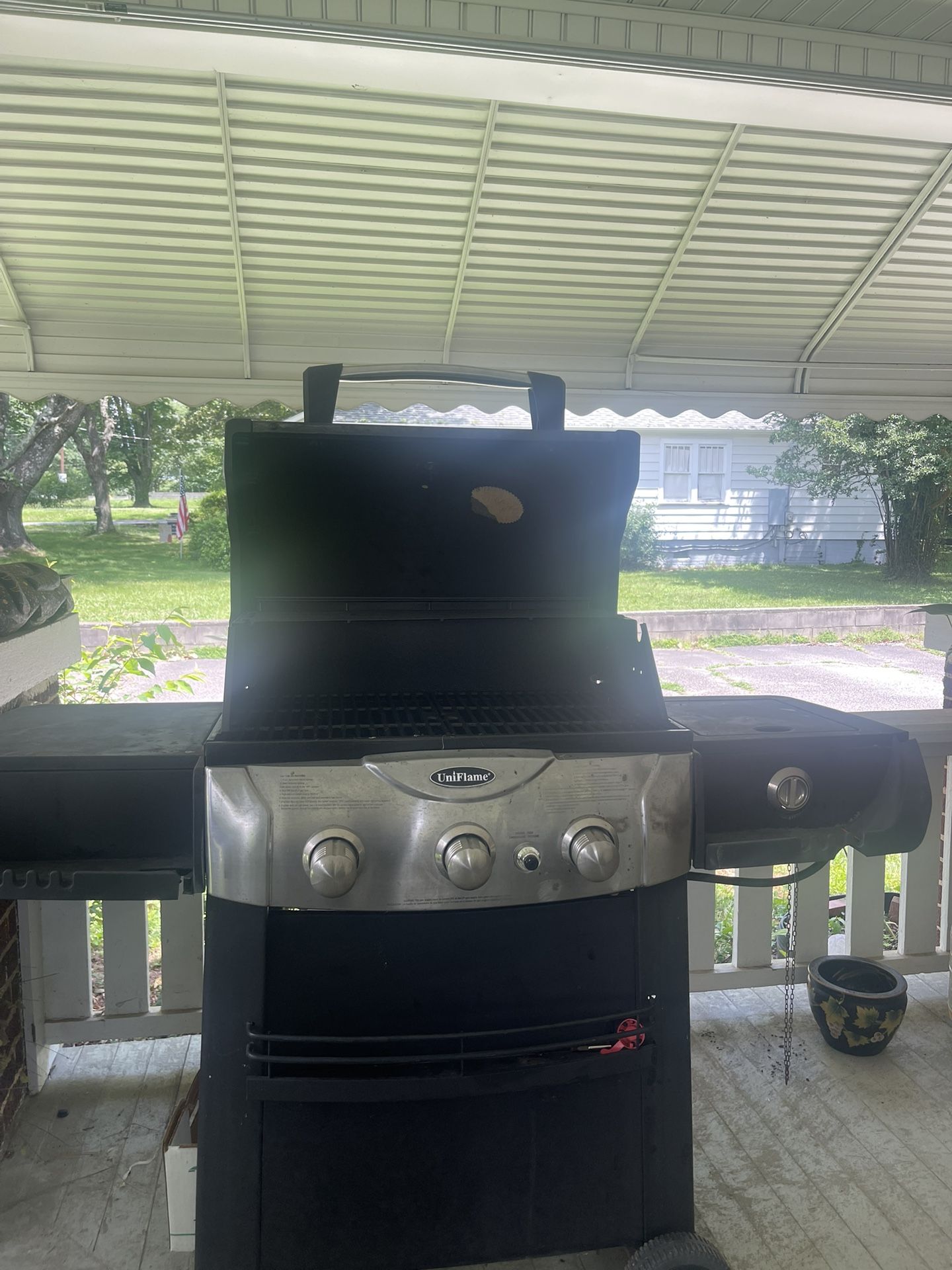 Gas Barbecue good Used Condition pet and smoke Free home