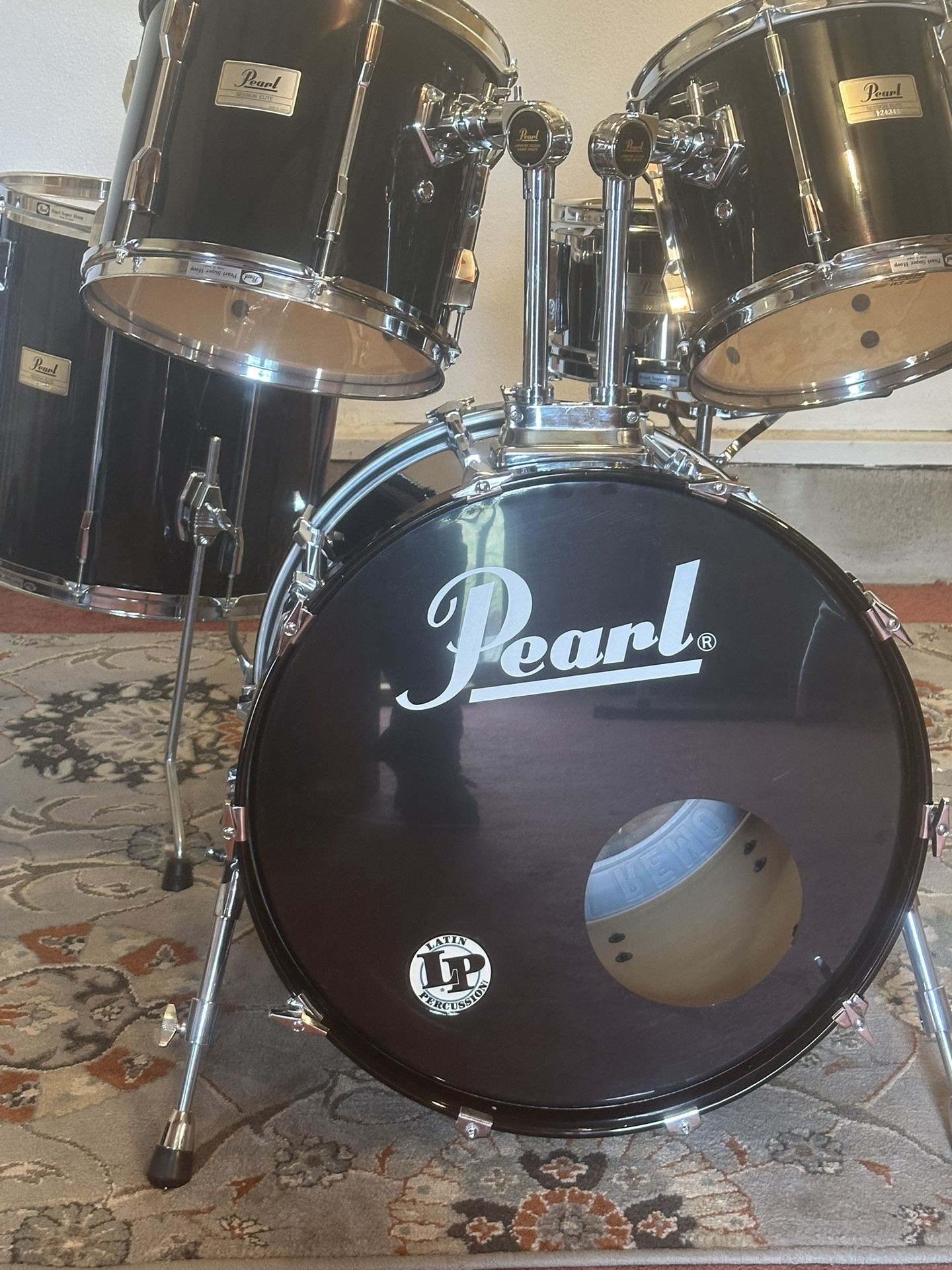5 Piece Pearl (90s) drum kit very good condition with Cases, This Kit Sounds Great…