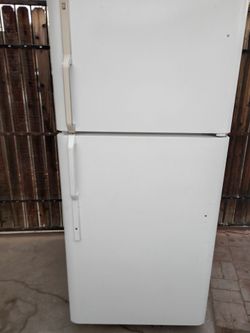 GE 2 door top freezer bottom fridge
