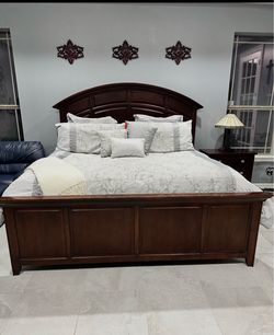 King size Bedroom set