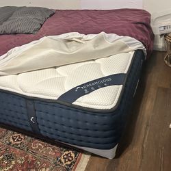 Queen Size Bed w frame
