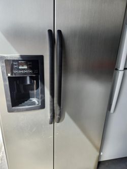 GE Refrigerator Side by Side #853